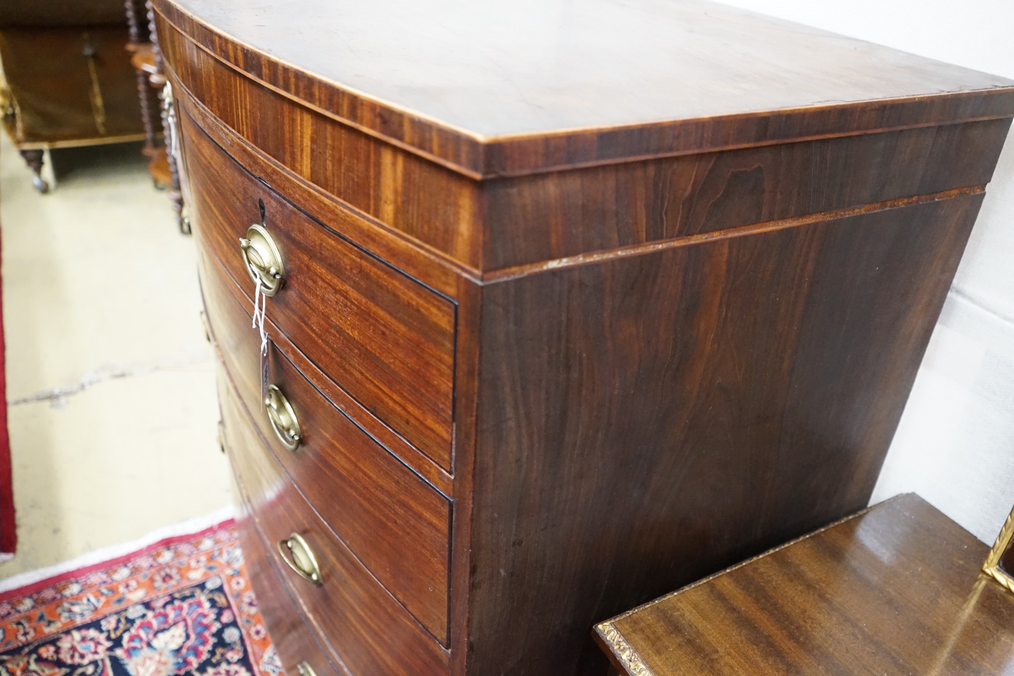 A Regency mahogany bow front chest of drawers, width 116cm, depth 59cm, height 109cm